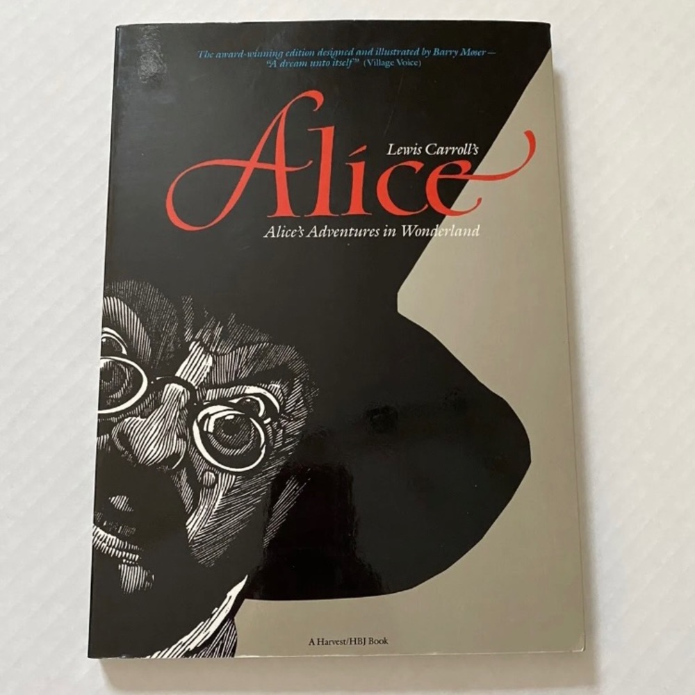 Alice In Wonderland storybook illustrated By Barry Moser
